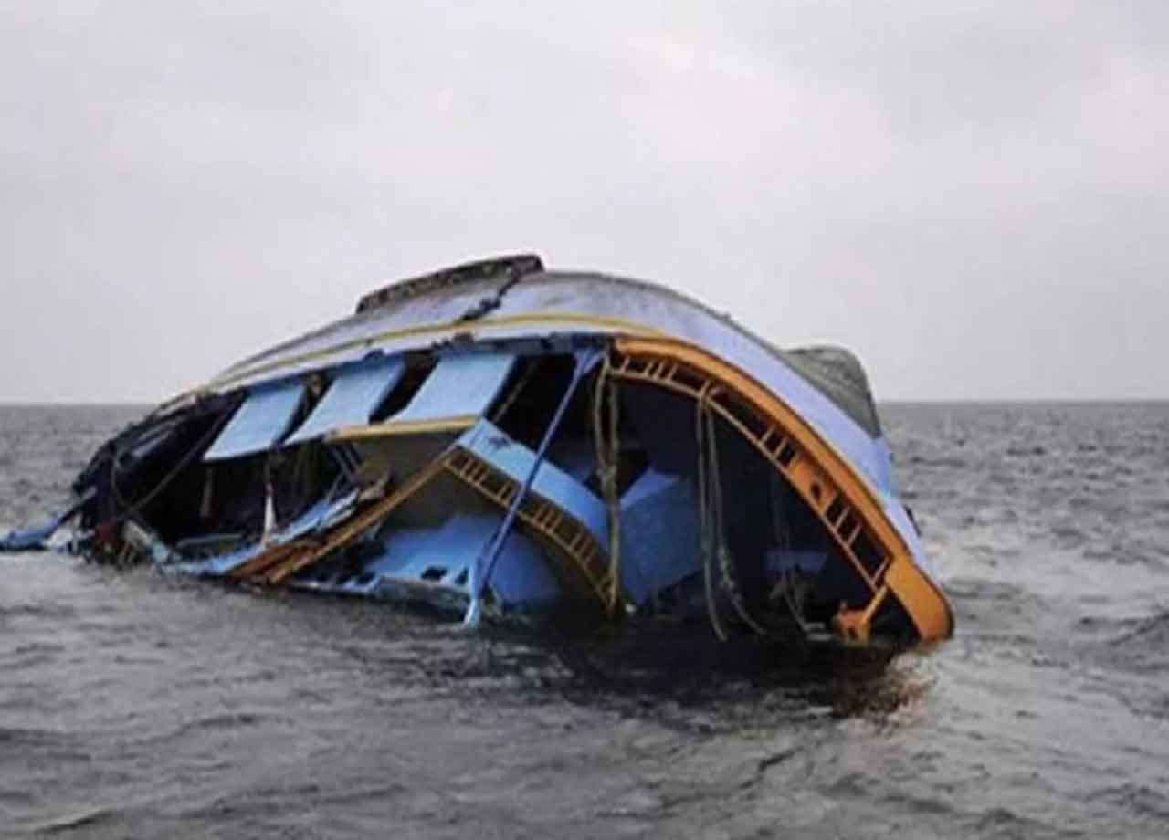 बहराइच में दर्दनाक हादसा: कौड़ियाला नदी में नाव पलटने से 22 लोग लापता, एसडीआरएफ की टीम मौके पर रवाना