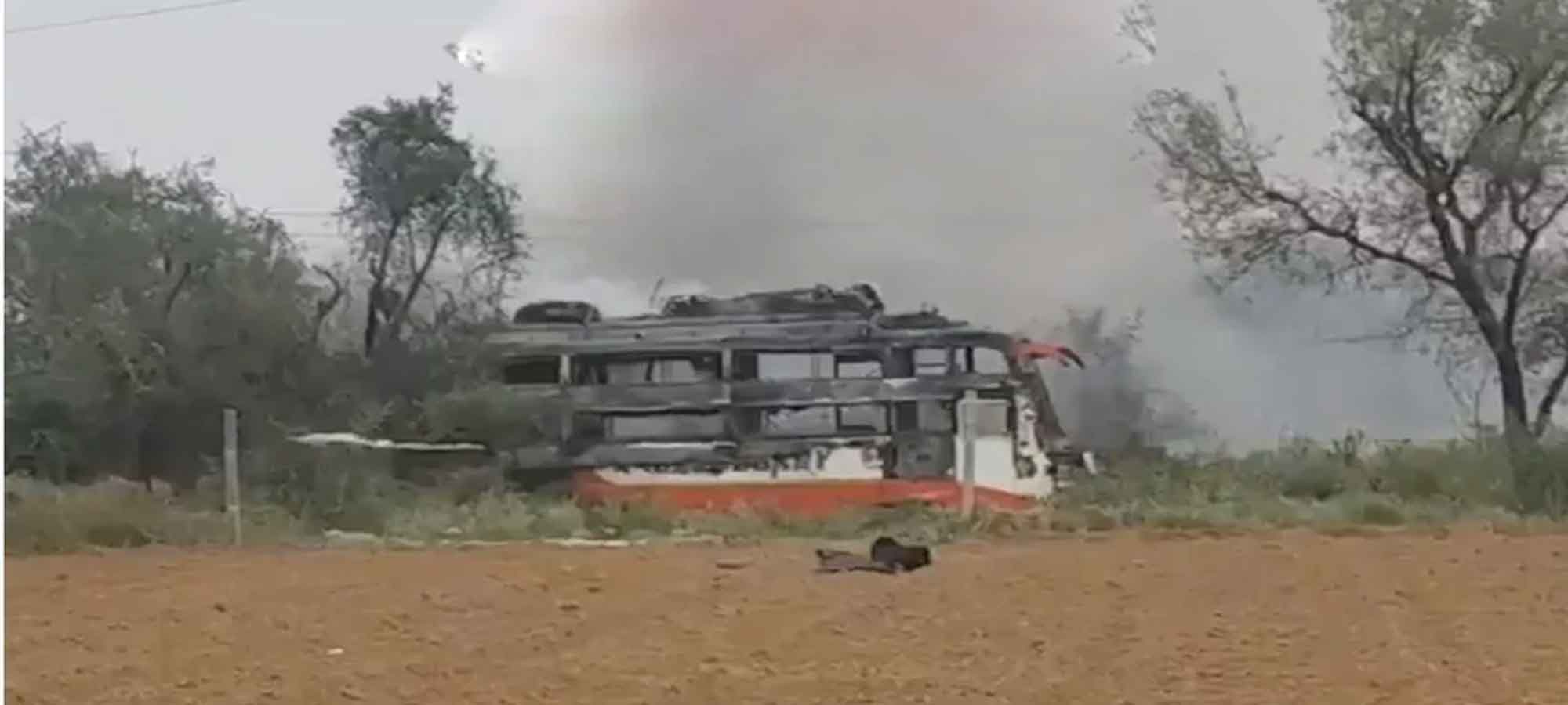 राजस्थान: बिजली के तारों के संपर्क में आई मजदूरों से भरी बस में लगी आग, दो की मौत, कई झुलसे