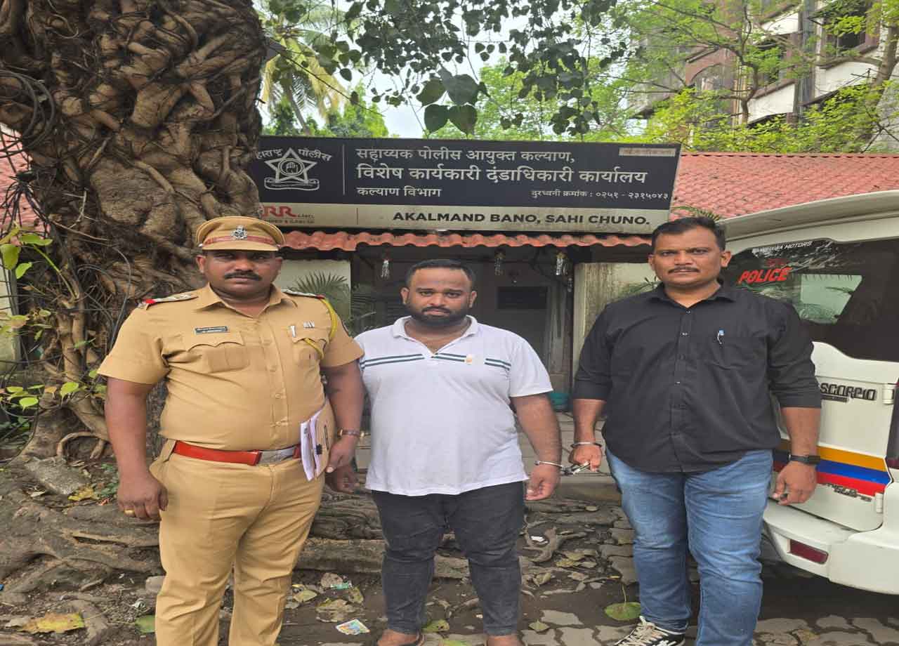 डीसीपी स्कॉट की टीम की बड़ी कार्रवाई , कल्याण में नशे के सौदागर से 400 कोरेक्स सीरप की बोतलें बरामद