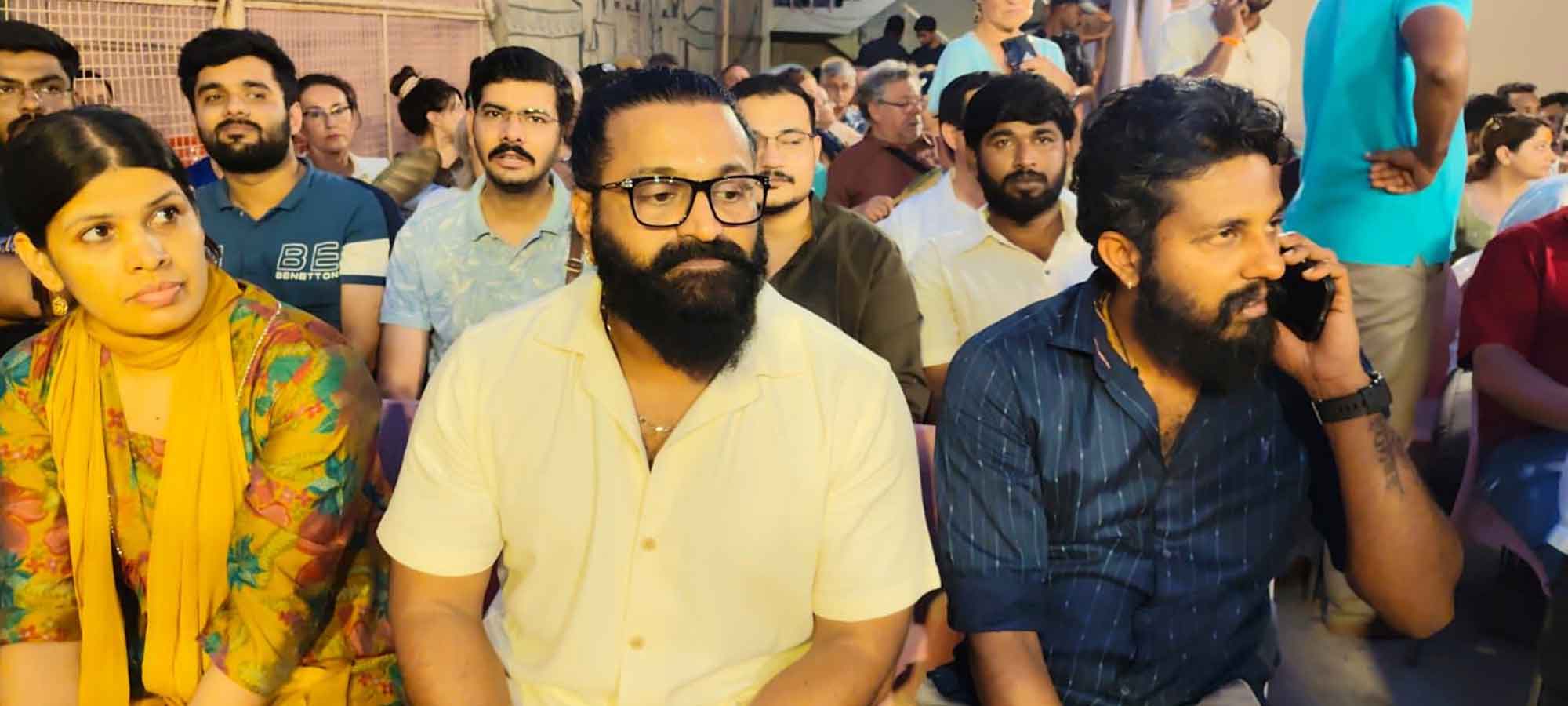 गंगा तट पर ‘कांतारा’ का आध्यात्मिक रंग : ऋषभ शेट्टी ने वाराणसी में की गंगा आरती